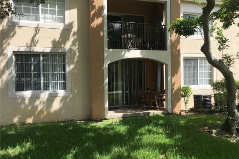 Condominio en alquiler en Miramar, Florida, 2 dormitorios, 89.74 m2 № 1991908 - foto 1
