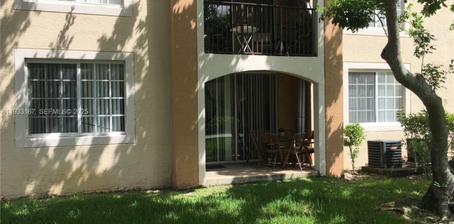 Condominio en Miramar, Florida, 2 dormitorios  № 1991908
