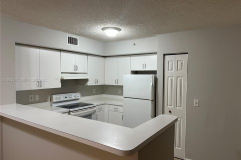 Condominio en alquiler en Miramar, Florida, 2 dormitorios, 89.74 m2 № 1991908 - foto 6