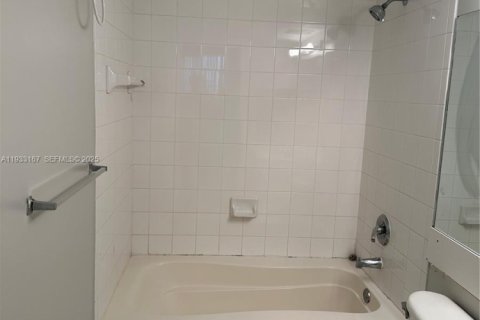 Condominio en alquiler en Miramar, Florida, 2 dormitorios, 89.74 m2 № 1991908 - foto 13