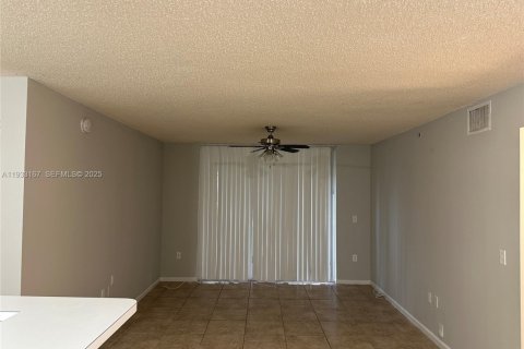 Condominio en alquiler en Miramar, Florida, 2 dormitorios, 89.74 m2 № 1991908 - foto 4