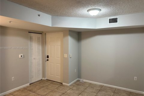 Condominio en alquiler en Miramar, Florida, 2 dormitorios, 89.74 m2 № 1991908 - foto 3