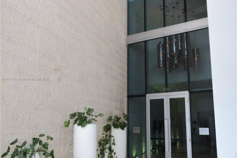 Condo in Miami, Florida, 1 bedroom  № 1464009 - photo 3