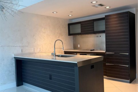 Condo in Miami, Florida, 1 bedroom  № 1464009 - photo 10