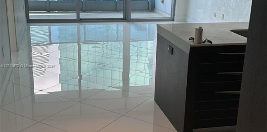 Condo in Miami, Florida, 1 bedroom № 1464009