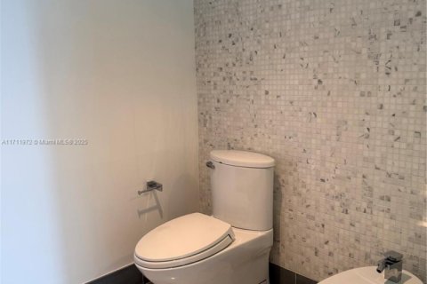 Condo in Miami, Florida, 1 bedroom  № 1464009 - photo 17