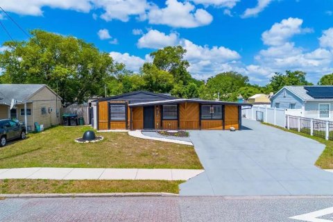 House in Orlando, Florida 3 bedrooms, 109.16 sq.m. № 2118722