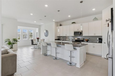 House in Davenport, Florida 4 bedrooms, 246.19 sq.m. № 2396832 - photo 9