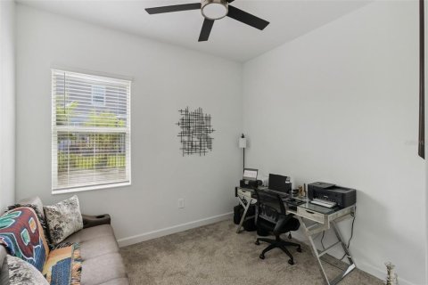 House in Davenport, Florida 4 bedrooms, 246.19 sq.m. № 2396832 - photo 18