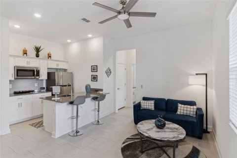 House in Davenport, Florida 4 bedrooms, 246.19 sq.m. № 2396832 - photo 20