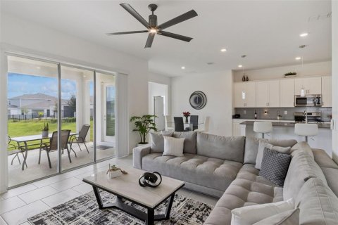 House in Davenport, Florida 4 bedrooms, 246.19 sq.m. № 2396832 - photo 7