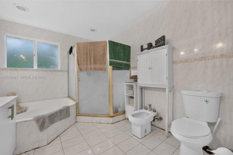 Villa ou maison à vendre à Miami, Floride: 3 chambres, 208.29 m2 № 2429858 - photo 29