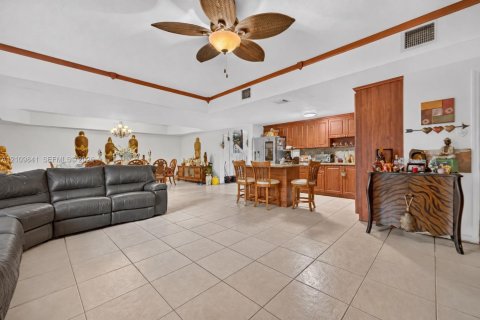 Villa ou maison à vendre à Miami, Floride: 3 chambres, 208.29 m2 № 2429858 - photo 13