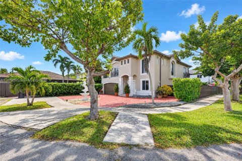Villa ou maison à vendre à Miami, Floride: 3 chambres, 208.29 m2 № 2429858 - photo 3