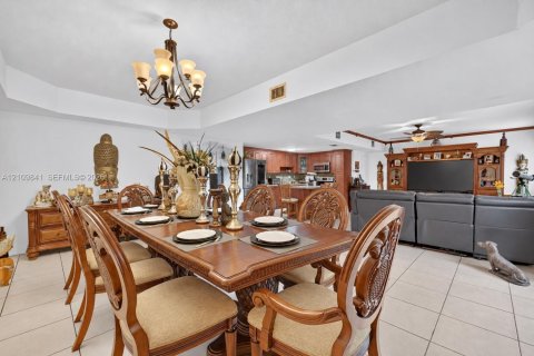 Villa ou maison à vendre à Miami, Floride: 3 chambres, 208.29 m2 № 2429858 - photo 16