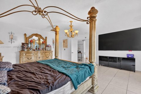 Villa ou maison à vendre à Miami, Floride: 3 chambres, 208.29 m2 № 2429858 - photo 23