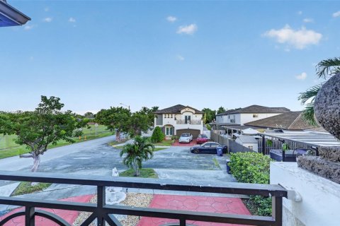 Villa ou maison à vendre à Miami, Floride: 3 chambres, 208.29 m2 № 2429858 - photo 27