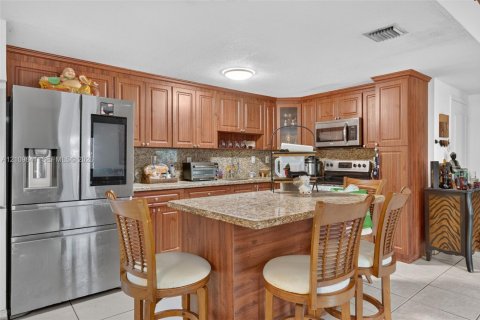 Villa ou maison à vendre à Miami, Floride: 3 chambres, 208.29 m2 № 2429858 - photo 9