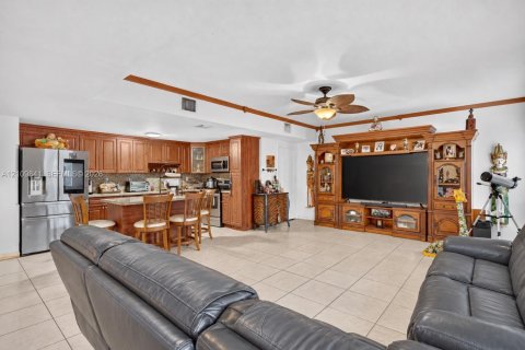 Villa ou maison à vendre à Miami, Floride: 3 chambres, 208.29 m2 № 2429858 - photo 8
