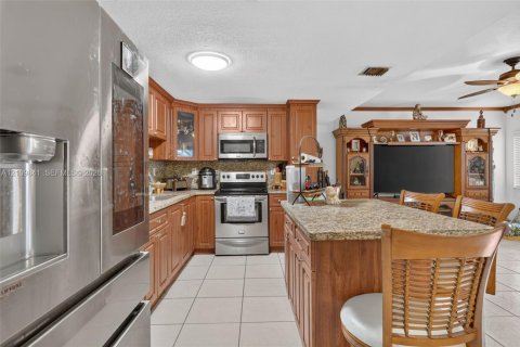 Villa ou maison à vendre à Miami, Floride: 3 chambres, 208.29 m2 № 2429858 - photo 10