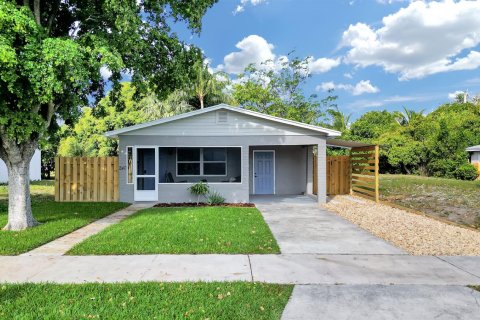 House in Delray Beach, Florida 3 bedrooms, 109.16 sq.m. № 2272183 - photo 2