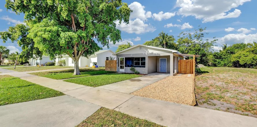 House in Delray Beach, Florida 3 bedrooms, 109.16 sq.m. № 2272183