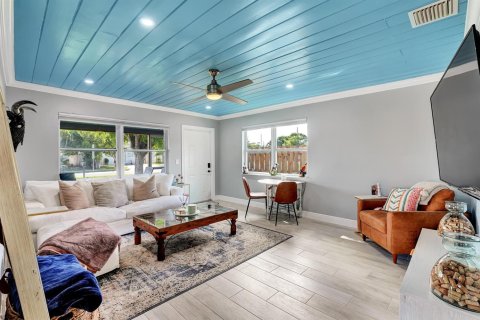 House in Delray Beach, Florida 3 bedrooms, 109.16 sq.m. № 2272183 - photo 10