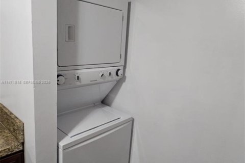 Снять в аренду таунхаус в Майами, Флорида 3 спальни, 95.32м2, № 2032437 - фото 25