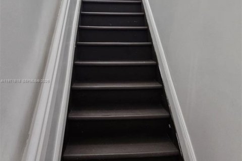 Снять в аренду таунхаус в Майами, Флорида 3 спальни, 95.32м2, № 2032437 - фото 9