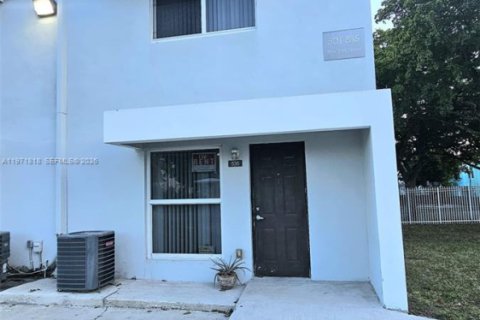 Таунхаус в Майами, Флорида 3 спальни, 95.32м2 № 2032437