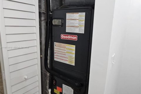 Снять в аренду таунхаус в Майами, Флорида 3 спальни, 95.32м2, № 2032437 - фото 13