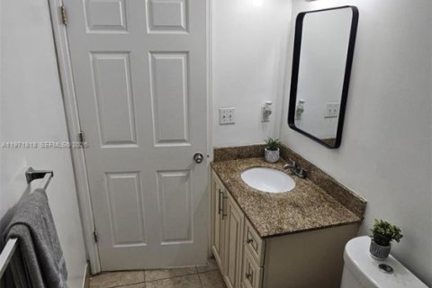 Снять в аренду таунхаус в Майами, Флорида 3 спальни, 95.32м2, № 2032437 - фото 19