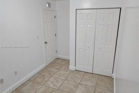 Снять в аренду таунхаус в Майами, Флорида 3 спальни, 95.32м2, № 2032437 - фото 8