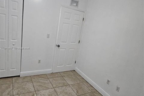 Снять в аренду таунхаус в Майами, Флорида 3 спальни, 95.32м2, № 2032437 - фото 21