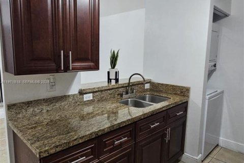 Снять в аренду таунхаус в Майами, Флорида 3 спальни, 95.32м2, № 2032437 - фото 22