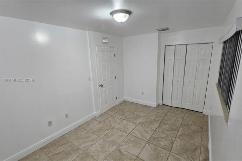 Снять в аренду таунхаус в Майами, Флорида 3 спальни, 95.32м2, № 2032437 - фото 10