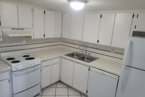 Condominio en venta en Miami Beach, Florida, 2 dormitorios, 74.32 m2 № 1948904 - foto 3
