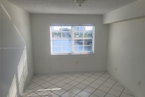 Condominio en venta en Miami Beach, Florida, 2 dormitorios, 74.32 m2 № 1948904 - foto 4