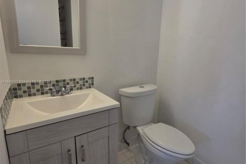 Condominio en venta en Miami Beach, Florida, 2 dormitorios, 74.32 m2 № 1948904 - foto 6