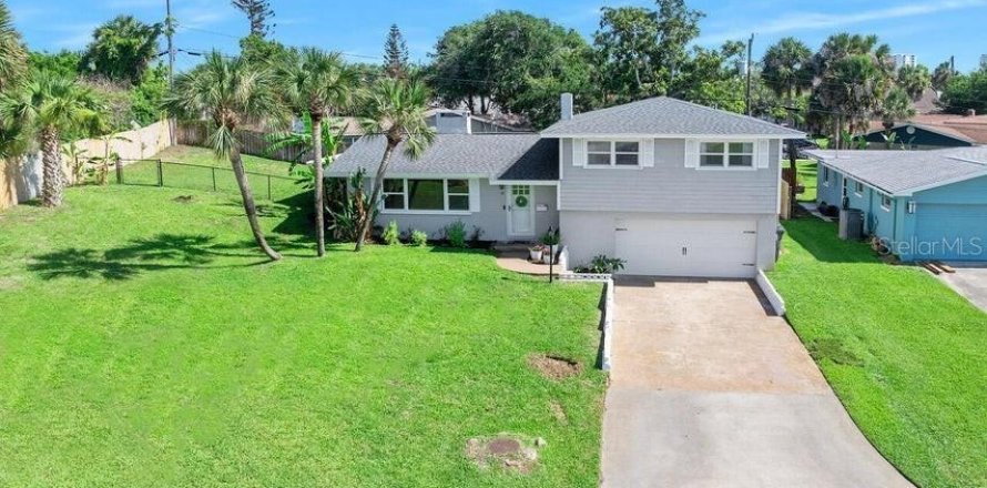 House in Ormond Beach, Florida 3 bedrooms, 173.54 sq.m. № 2205511