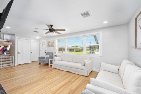 House in Ormond Beach, Florida 3 bedrooms, 173.54 sq.m. № 2205511 - photo 16