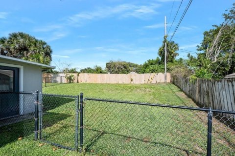 House in Ormond Beach, Florida 3 bedrooms, 173.54 sq.m. № 2205511 - photo 9