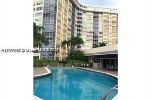 Copropriété à vendre à Hallandale Beach, Floride: 1 chambre, 91.23 m2 № 1864094 - photo 12