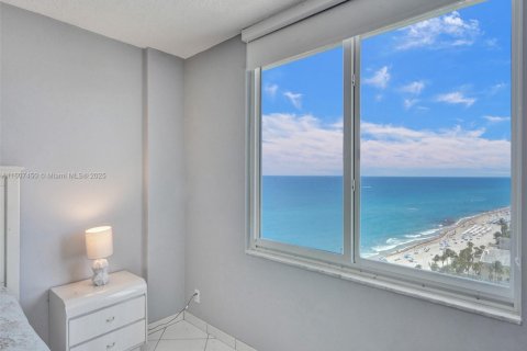 Condominio en alquiler en Hollywood, Florida, 2 dormitorios, 115.94 m2 № 1978732 - foto 8
