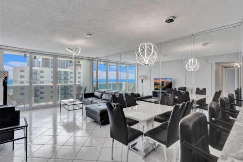 Condominio en alquiler en Hollywood, Florida, 2 dormitorios, 115.94 m2 № 1978732 - foto 28