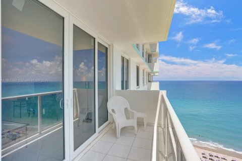 Condominio en alquiler en Hollywood, Florida, 2 dormitorios, 115.94 m2 № 1978732 - foto 20