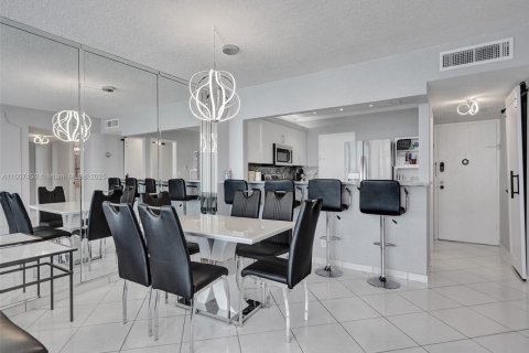 Condominio en alquiler en Hollywood, Florida, 2 dormitorios, 115.94 m2 № 1978732 - foto 25