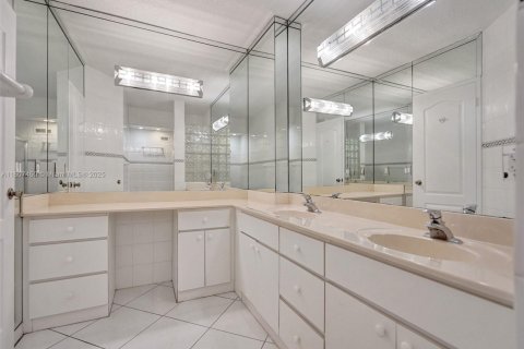 Condominio en alquiler en Hollywood, Florida, 2 dormitorios, 115.94 m2 № 1978732 - foto 13