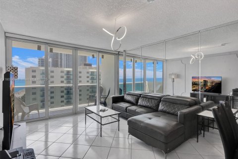 Condominio en alquiler en Hollywood, Florida, 2 dormitorios, 115.94 m2 № 1978732 - foto 24