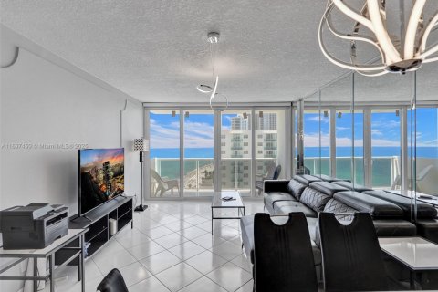 Condominio en alquiler en Hollywood, Florida, 2 dormitorios, 115.94 m2 № 1978732 - foto 27